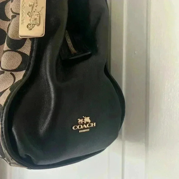 Coach Madison Large Shoulder Bag - C1481-32721 - Printed Signature Fabric - Picture 5 of 16